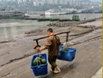 Trger am Hafen von Chongqing